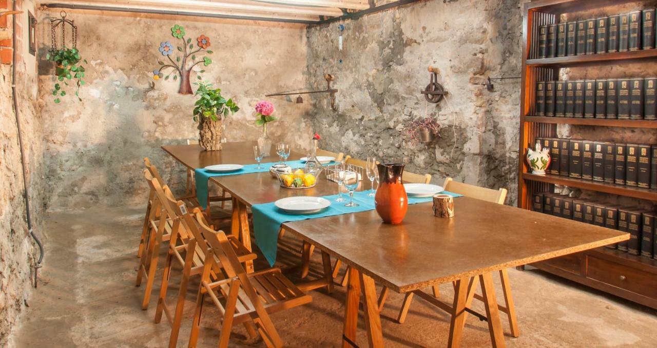 Hostal Cal Xaiet Llampaies Exterior foto