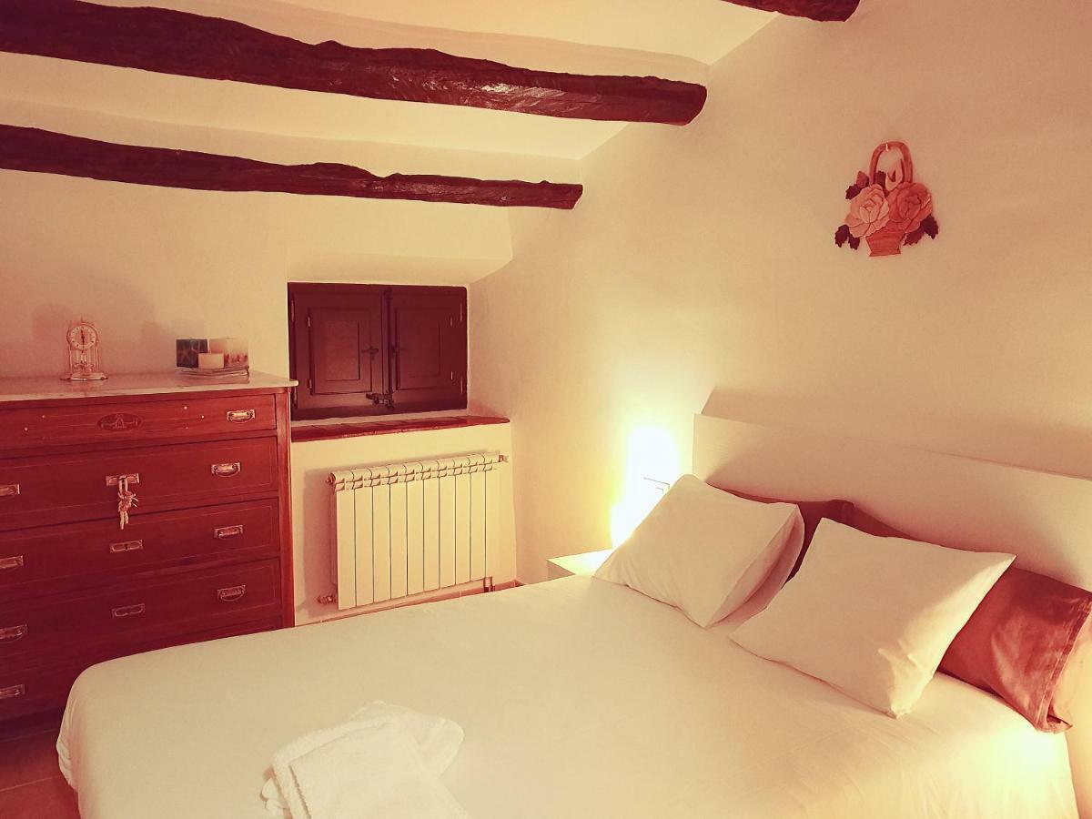 Hostal Cal Xaiet Llampaies Exterior foto